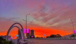 朝阳天空成惊艳